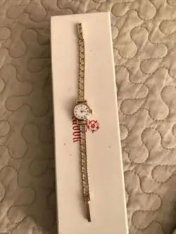 GOLD LADIES TUDOR