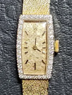 DRESS WRIST WATCH