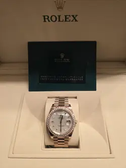 MOTHER-OF-PEARL DIAMOND BEZEL