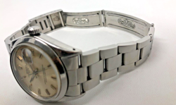 1570 WRISTWATCH