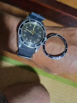 WRISTWATCH HAND WINDING