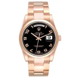 MEN'S ROLEX 36MM PRESIDENT DAY DATE 18K ROSE GOLD WRISTWATCH WITH BLACK DIAL.