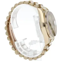 WATCH 18238A