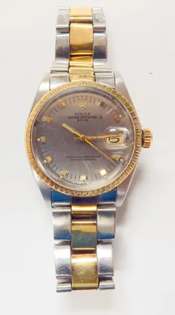 RUNS GREAT WATCH.