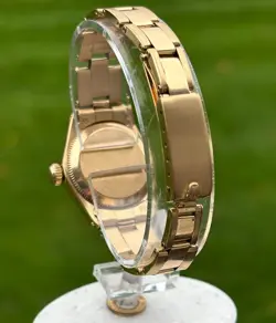 GOLD WATCH MODEL