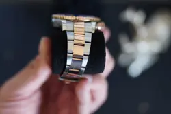 GOLD MERCEDES HANDS
