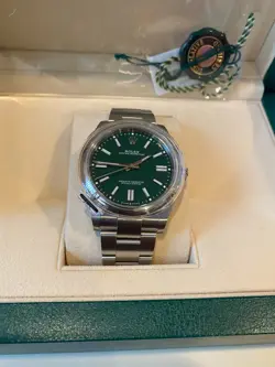 124300