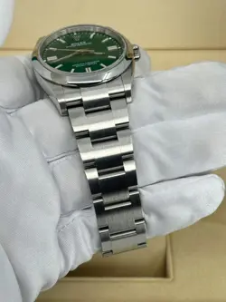 Mint Rolex Oyster Perpetual 36mm, Green, 126000, dated 2023