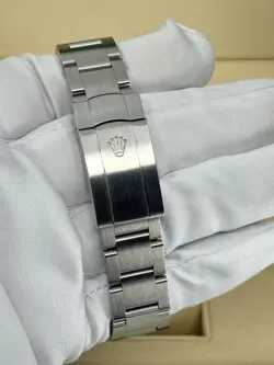 Mint Rolex Oyster Perpetual 36mm, Green, 126000, dated 2023