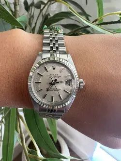 LADIES ROLEX OYSTER PERPETUAL DATEJUST WATCH 26MM SILVER