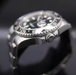 BLACK BEZEL GREEN
