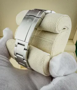 OYSTER BRACELET –