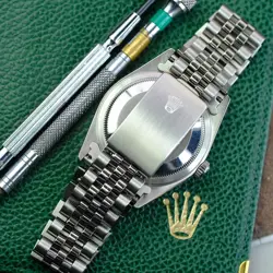 Box&Papers Rolex Datejust 16220 36mm mens watch silver index dial engine-turned