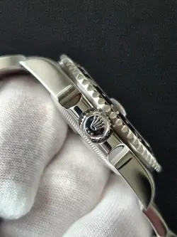 BEZEL GREEN ARROW