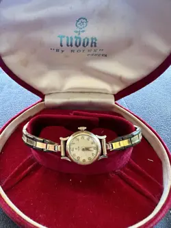 VINTAGE TUDOR LADIES