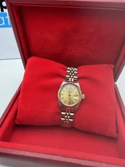 WATCH WITH BOX.
