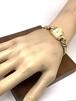 Rolex Women's Watch 8135 Vintage Cocktail 18k Gold Case Swiss Manual Wind Petite