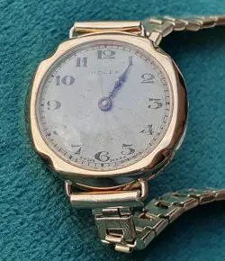 9CT GOLD DENNISON