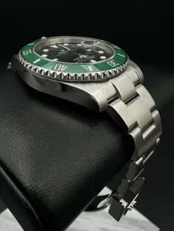 Rolex Submariner Date 116610L Hulk 40mm Green Dial Automatic Men's Watch - 2015