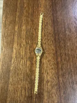 VINTAGE QUARTZ