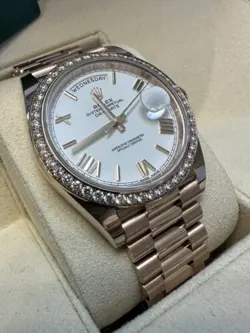 ROMAN NUMERAL DIAL.