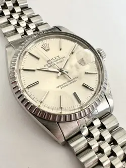 BEZEL RUNS CIRCA