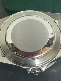 SILVER OYSTER WITH