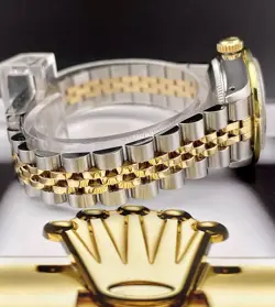 WATCH ICED 2.5CT