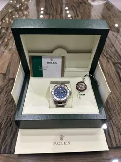 BEZEL MINT COND