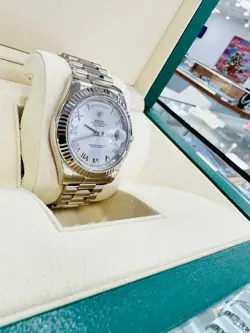 ROLEX DAY-DATE 118239 SILVER PRESIDENT BRACELET WITH SILVER BEZEL
