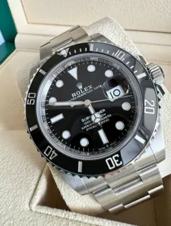 SUBMARINERSILVEROYSTERBRACELETWITHBLACKBEZEL