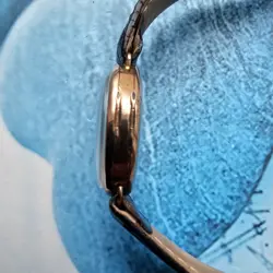 HAND-WINDING MEN'S WRISTWATCH