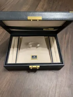 GREEN DISPLAY BOX