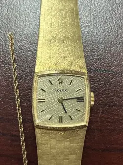 LADIES WATCH RUNS