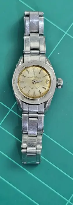 SELF-WINDING WATCH RIVETED
