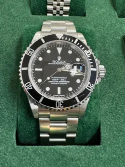 ROLEX SUBMARINER STAINLESS STEEL 40MM BLACK DIAL OYSTER  BAND 16610T NO HOLES