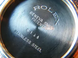 GLOSSY BLACK DIAL