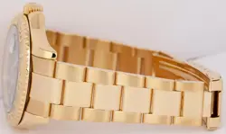 GOLD NO-HOLES WATCH