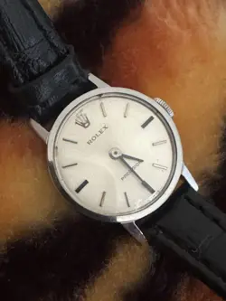 LEATHER WOMENS WATCH