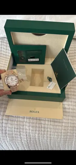 ROLEX DAY-DATE 40MM 18K ROSE GOLD WHITE ROMAN DIAL AUTOMATIC MENS WATCH 228235