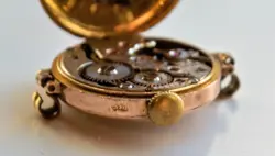 WRISTWATCH –