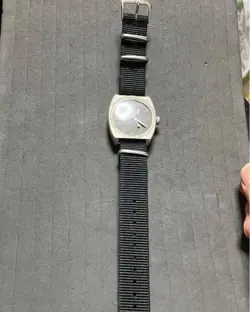 WHITE DIAL HAND-ROLLED