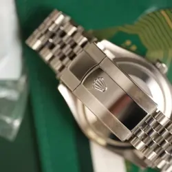 SILVER BEZEL 2023