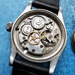 HAND-WINDING MEN'S WRISTWATCH