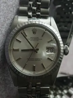 STEEL ENGINE-TURNED BEZEL