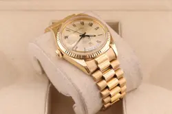 CHAMPAGNE BUCKLEY DIAL