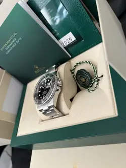 OYSTER SUBMARINER DATE