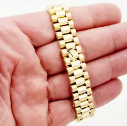 GOLD WRISTWATCH WITH
