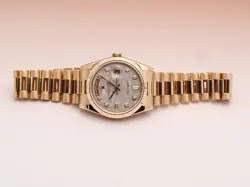 GOLD WATCH 118238