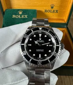 1995 ROLEX SUBMARINER NO DATE 14060 40MM BLACK DIAL OYSTER STEEL WATCH WITH BOX